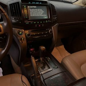 Toyota Land Cruiser VX-R V8 – Image 10